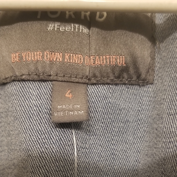 Sz 4 Torrid Collarless Crop Denim - Picture 9 of 12